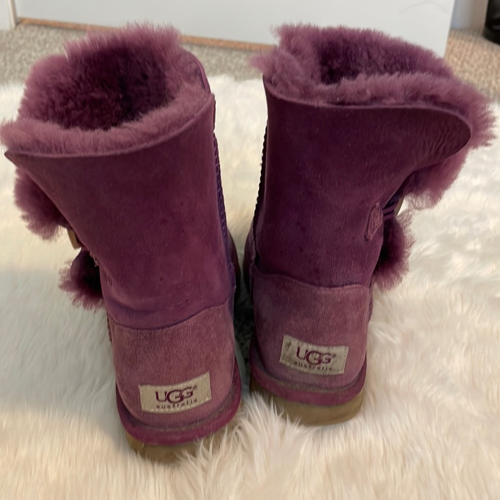 Pre-loved UGG Bailey Button in Purple